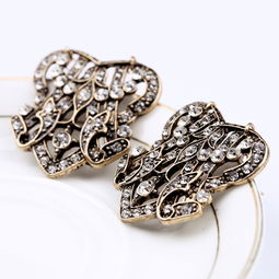 女人饰界 欧美时尚饰品批发直销，复古镂空图腾耳环引领潮流